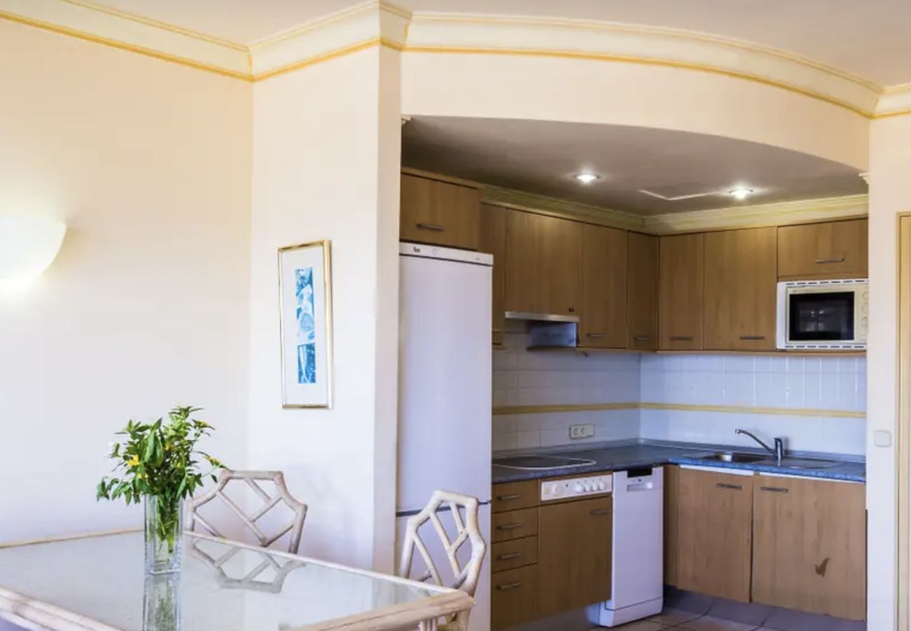 Apartahotel en Bahia Feliz - Apartamento Familiar 4★ con Terraza y 2 Baños en Bahía Feliz