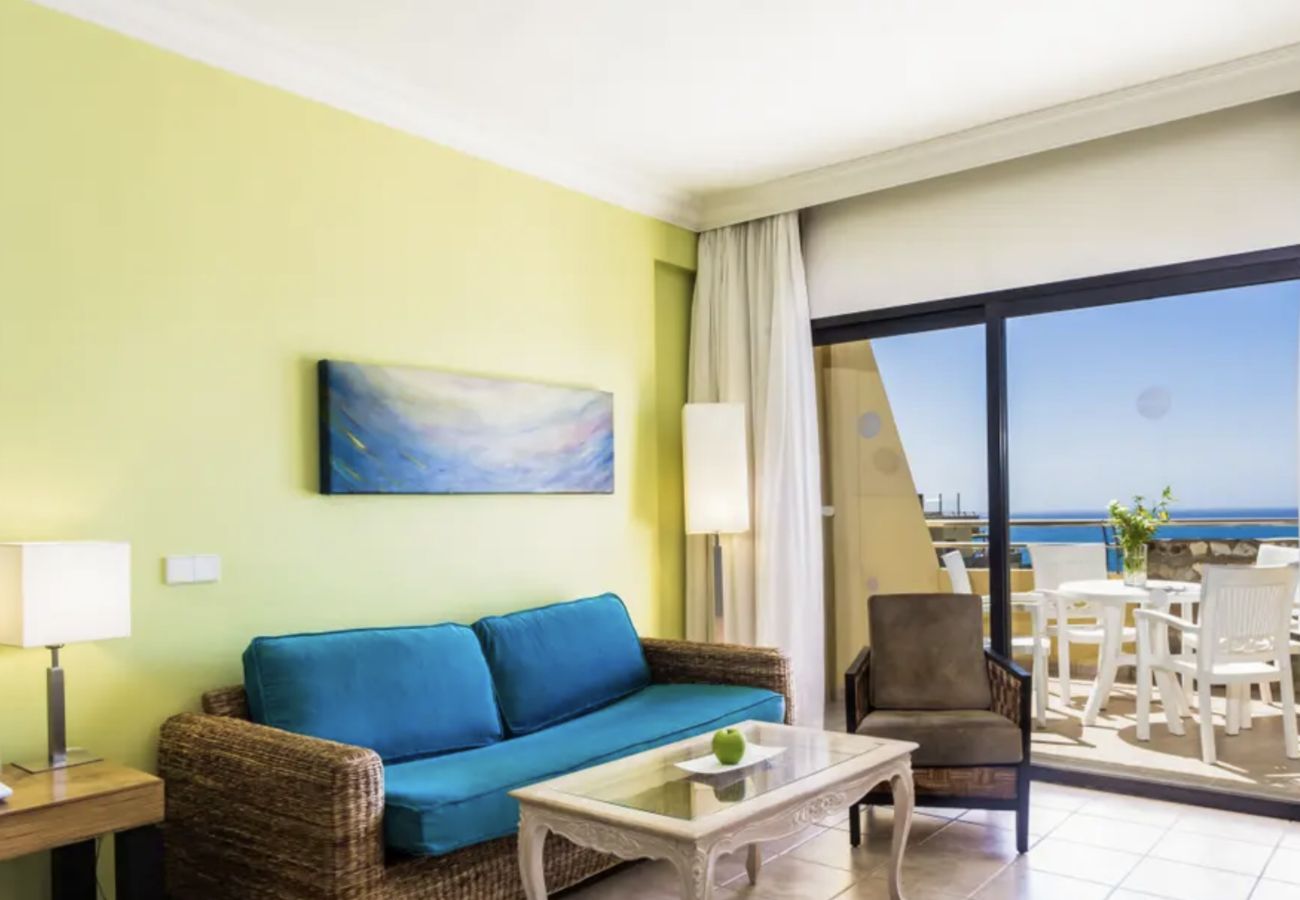 Apartahotel en Bahia Feliz - Apartamento superior con balcón amplio y sala de estar – Bahía Feliz