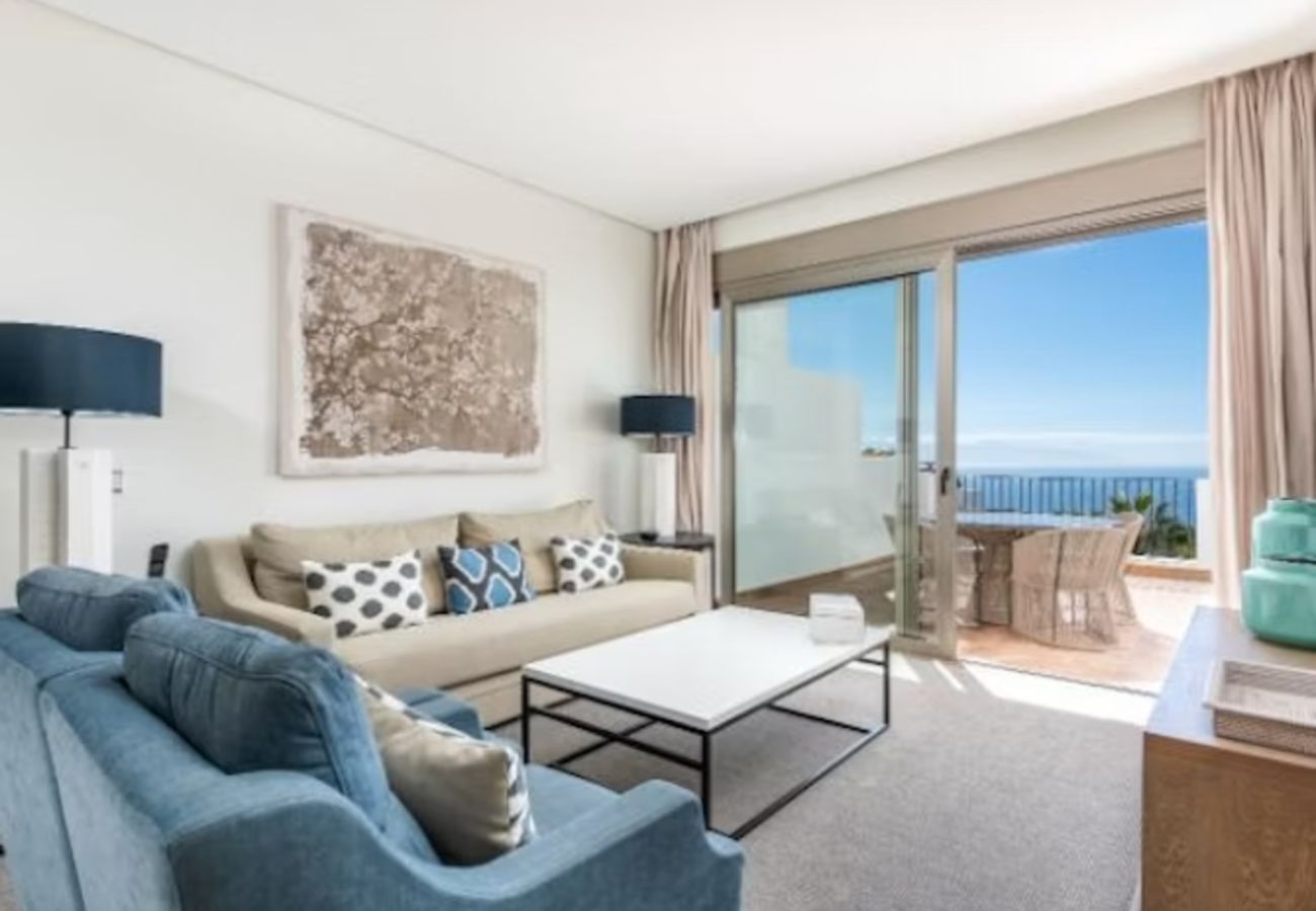 Apartahotel en Guía de Isora - Suite Superior con Terraza, Vista Parcial al Mar y Cocina Premium – Tenerife Sur