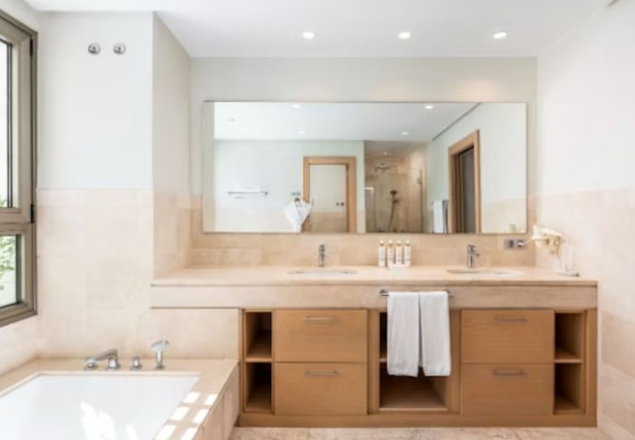 Villa en Guía de Isora - Suite Premium de 4 Dormitorios para Grupos o Familias – Tenerife Sur