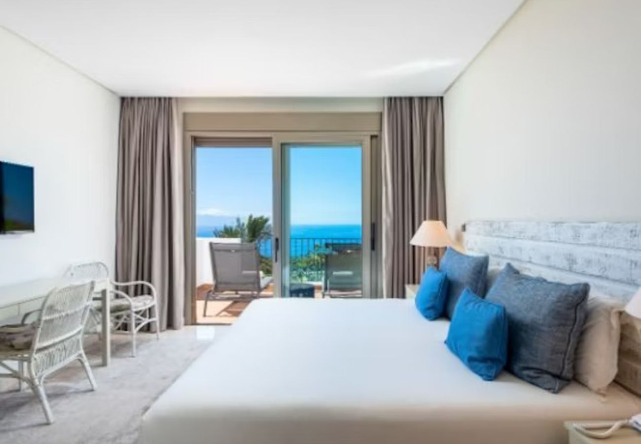 Villa en Guía de Isora - Suite Premium de 4 Dormitorios para Grupos o Familias – Tenerife Sur
