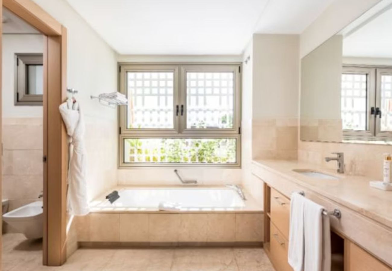 Villa en Guía de Isora - Suite Premium de 4 Dormitorios para Grupos o Familias – Tenerife Sur