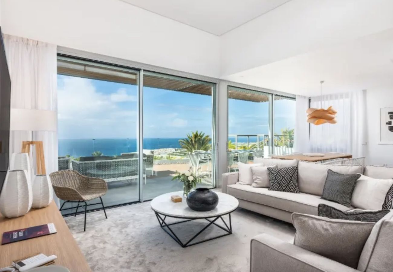 Apartahotel en Guía de Isora - Increible Suite de 3 dormitorios con vista al mar