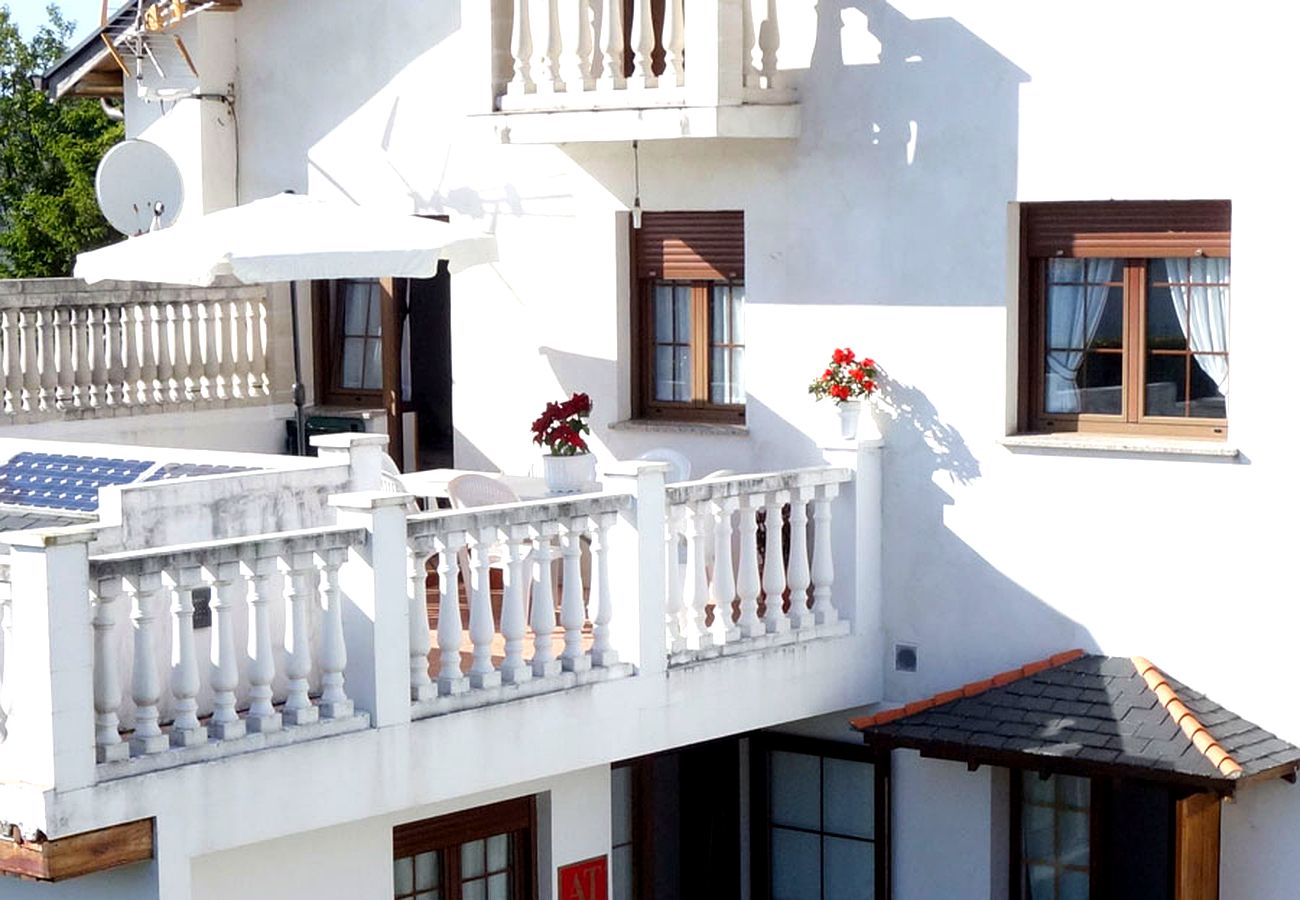 Apartment in Valdés - Apartment in a beautiful  town Garden Views BBQ Large Terrace