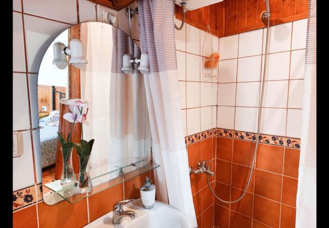 Cottage in Hermigua -  Rural house with beautiful views of the sea and the mountains, BBQ Cottage in Hermigua -  Rural house with beautiful views of the sea and the mountains, BBQ