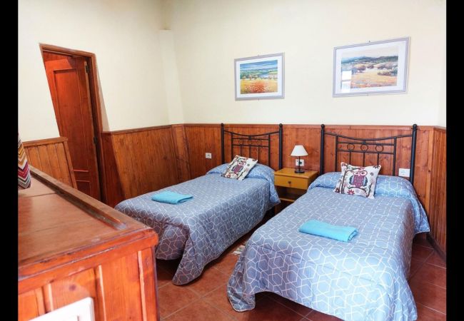 Cottage in Hermigua -  Rural house with beautiful views of the sea and the mountains, BBQ Cottage in Hermigua -  Rural house with beautiful views of the sea and the mountains, BBQ
