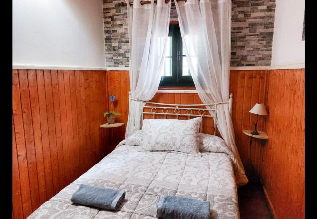 Cottage in Hermigua -  Rural house with beautiful views of the sea and the mountains, BBQ Cottage in Hermigua -  Rural house with beautiful views of the sea and the mountains, BBQ