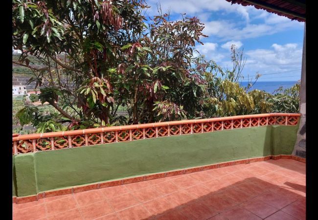 Cottage in Hermigua -  Rural house with beautiful views of the sea and the mountains, BBQ Cottage in Hermigua -  Rural house with beautiful views of the sea and the mountains, BBQ