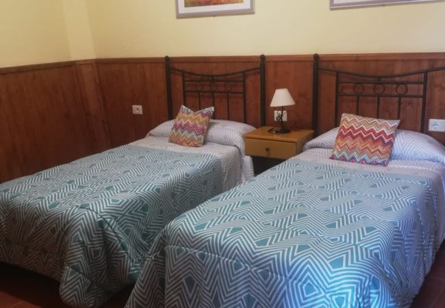 Cottage in Hermigua -  Rural house with beautiful views of the sea and the mountains, BBQ Cottage in Hermigua -  Rural house with beautiful views of the sea and the mountains, BBQ