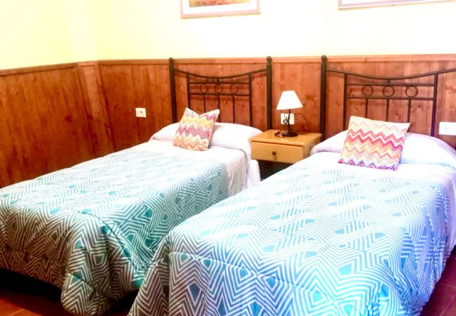 Cottage in Hermigua -  Rural house with beautiful views of the sea and the mountains, BBQ Cottage in Hermigua -  Rural house with beautiful views of the sea and the mountains, BBQ