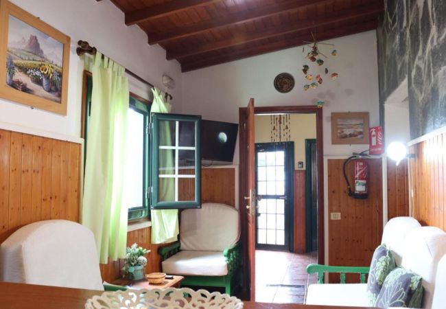 Cottage in Hermigua -  Rural house with beautiful views of the sea and the mountains, BBQ Cottage in Hermigua -  Rural house with beautiful views of the sea and the mountains, BBQ