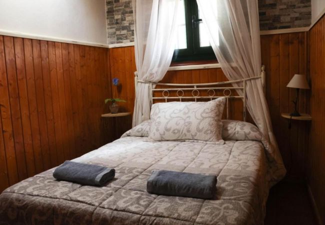 Cottage in Hermigua -  Rural house with beautiful views of the sea and the mountains, BBQ Cottage in Hermigua -  Rural house with beautiful views of the sea and the mountains, BBQ