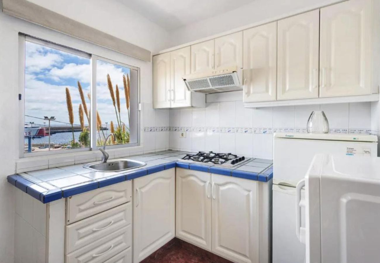 Aparthotel in Valverde - Comfortable Apartment with spectacular sea views