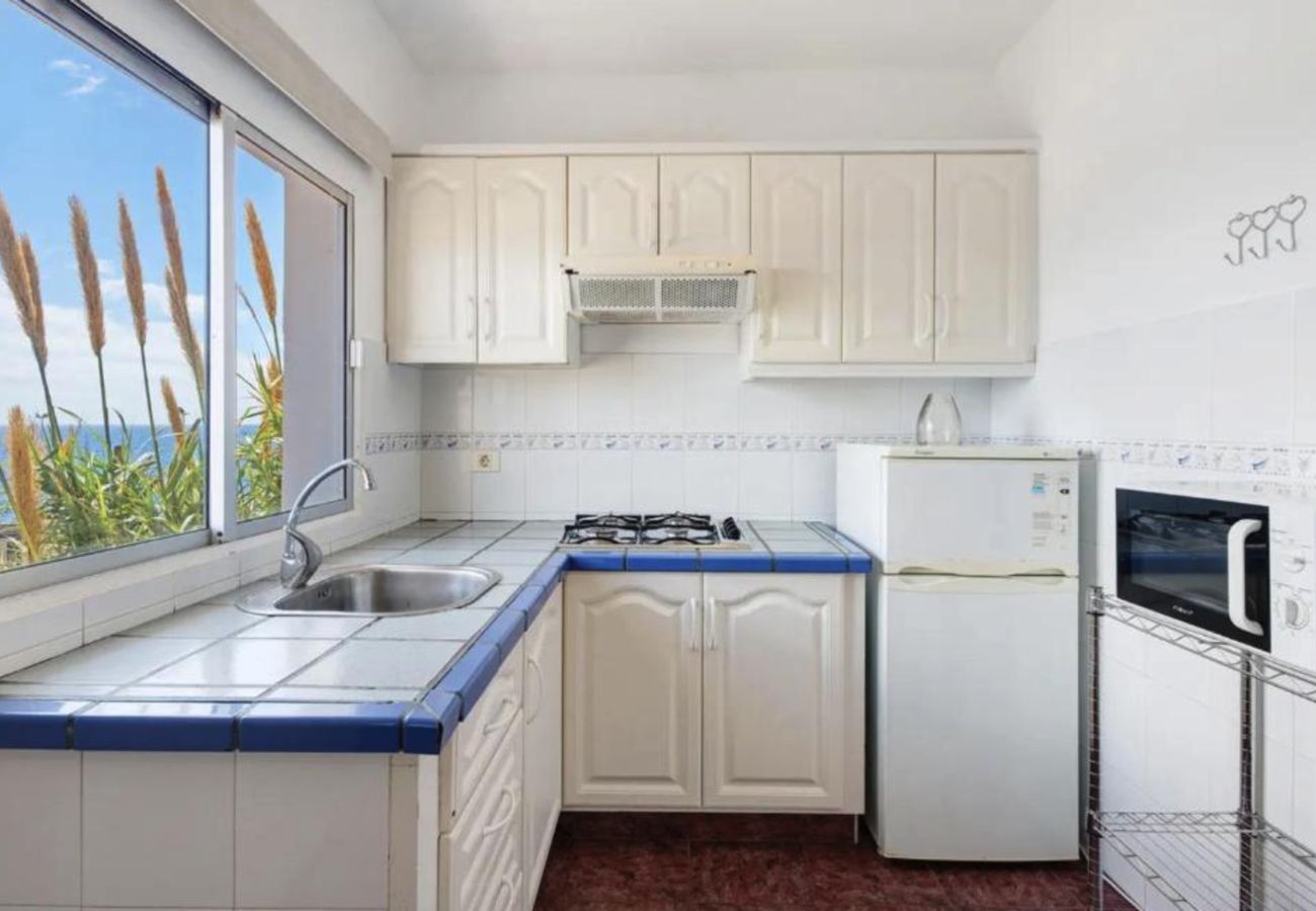 Aparthotel in Valverde - Comfortable Apartment with spectacular sea views