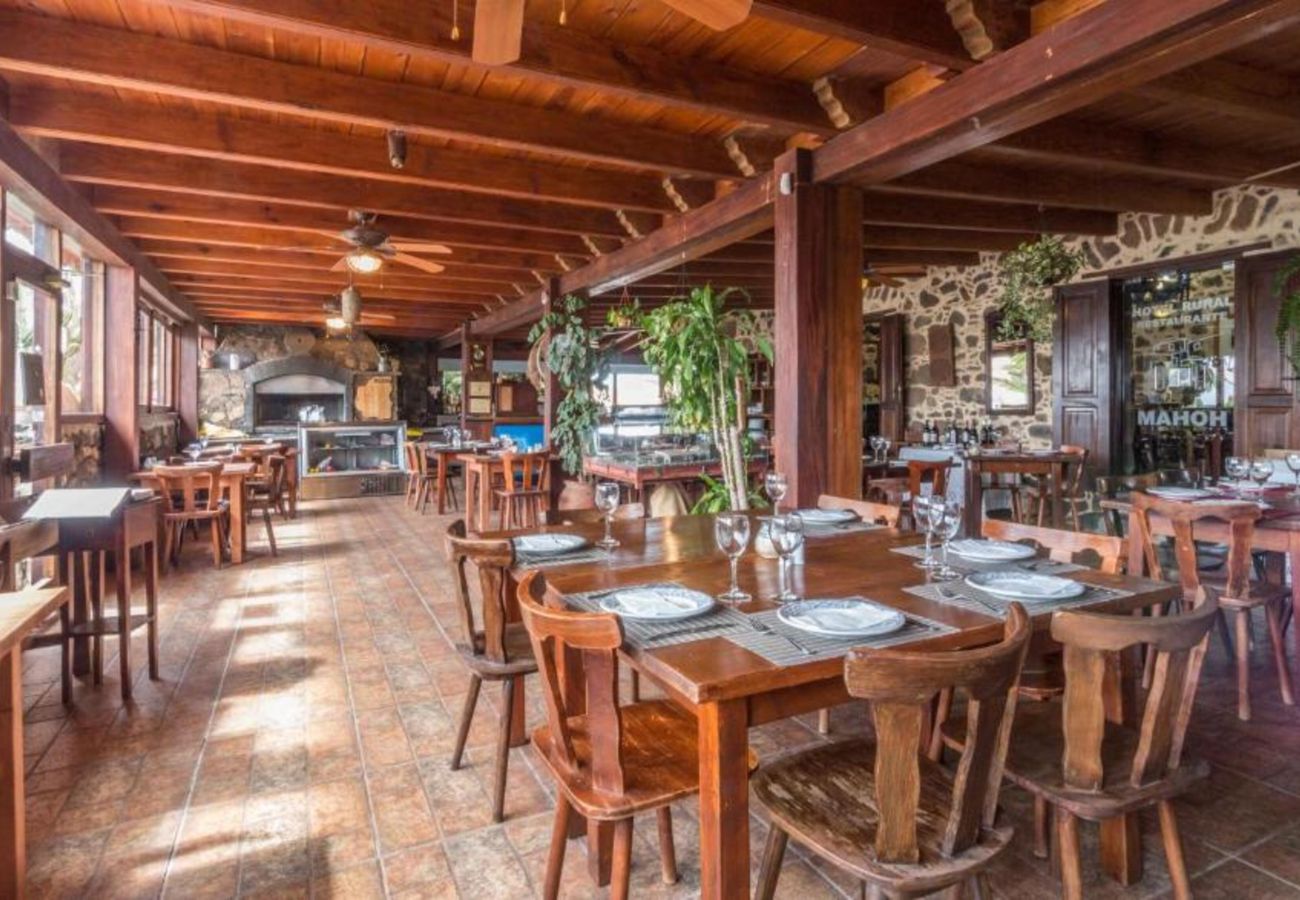 Rent by room in Villaverde - Charming accommodation with large WIFI pool