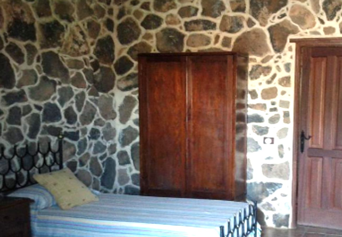 Rent by room in Villaverde - Cozy Accommodation with Pool and Breakfast WIFI