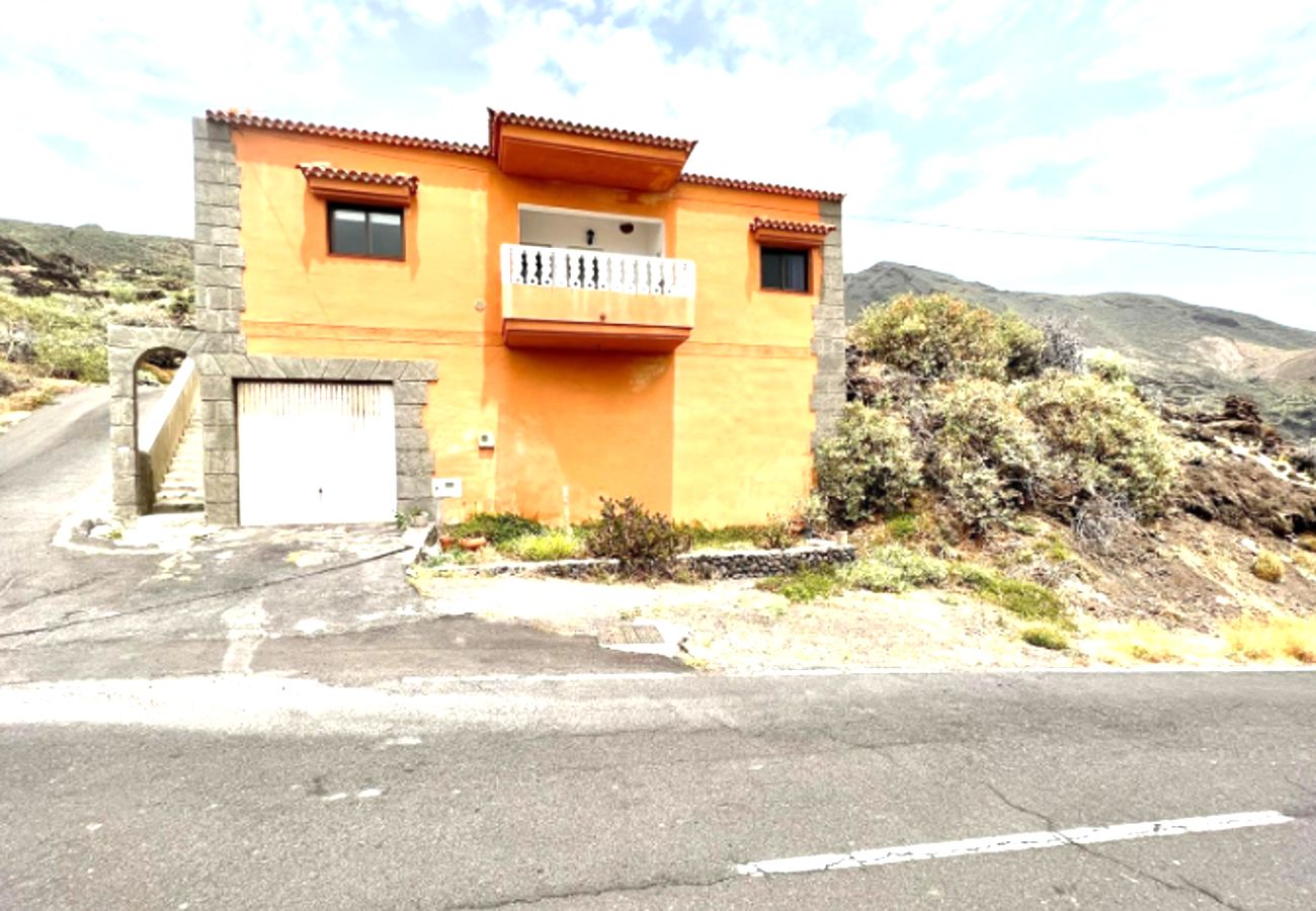 House in Timijiraque - 2-Bedroom House with Atlantic Ocean Views