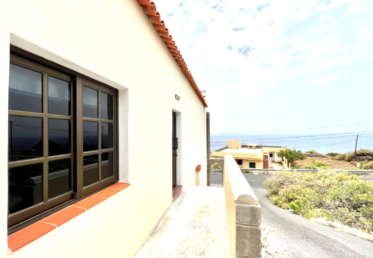 House in Timijiraque - 2-Bedroom House with Atlantic Ocean Views