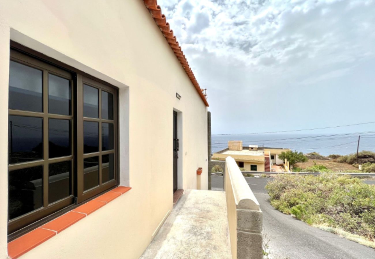 House in Timijiraque -  Cozy 2 bedroom house with beautiful sea views