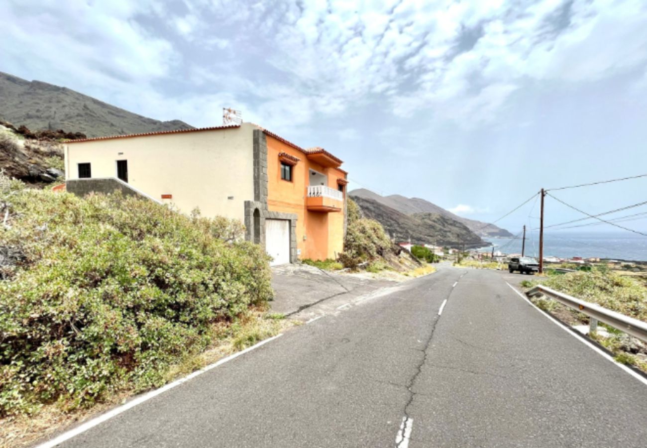 House in Timijiraque -  Cozy 2 bedroom house with beautiful sea views
