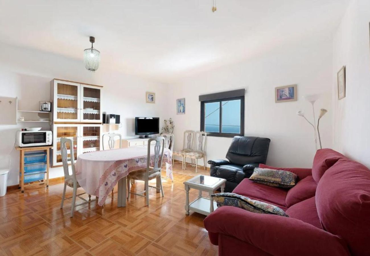 House in Timijiraque -  Cozy 2 bedroom house with beautiful sea views