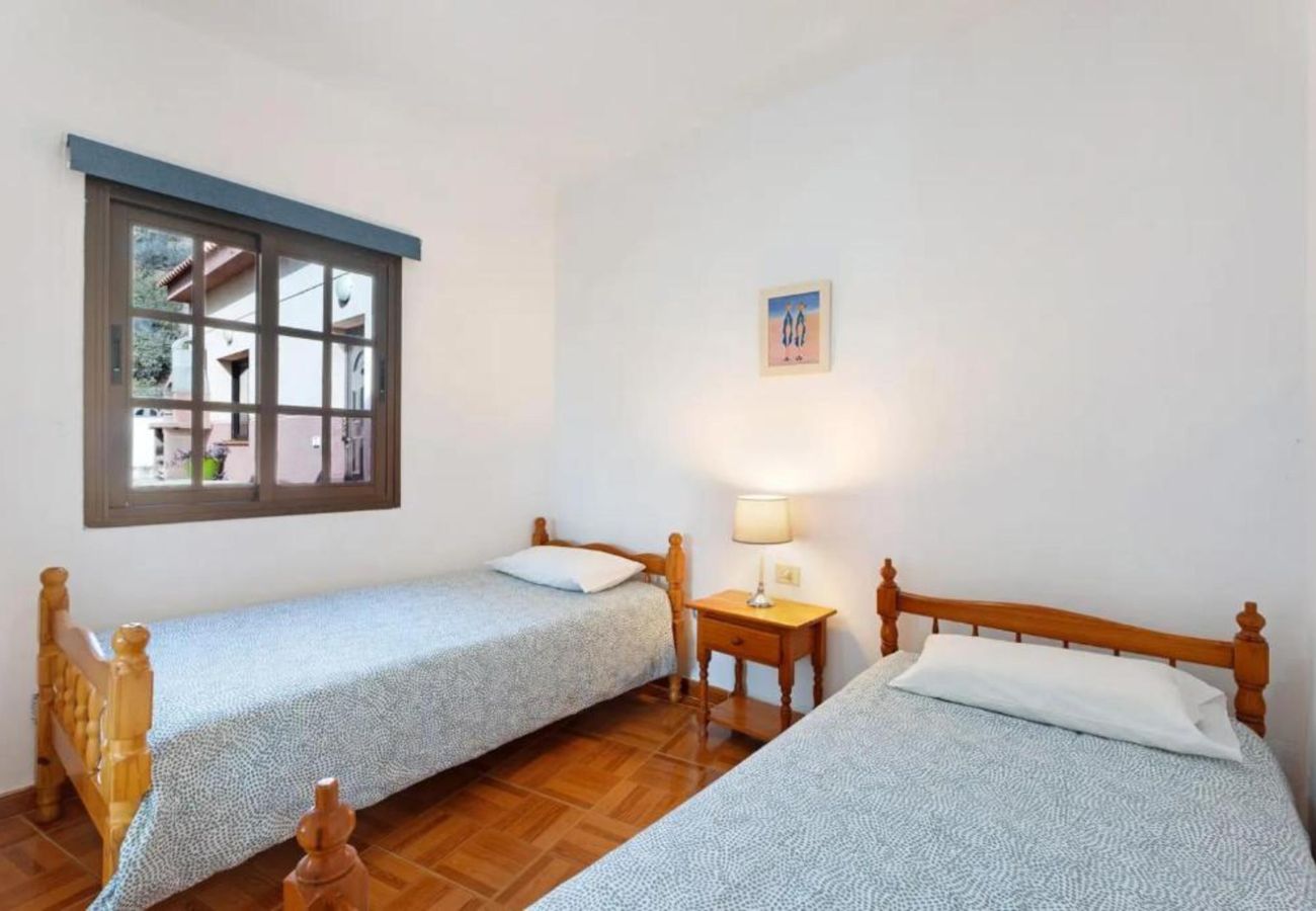House in Timijiraque -  Cozy 2 bedroom house with beautiful sea views