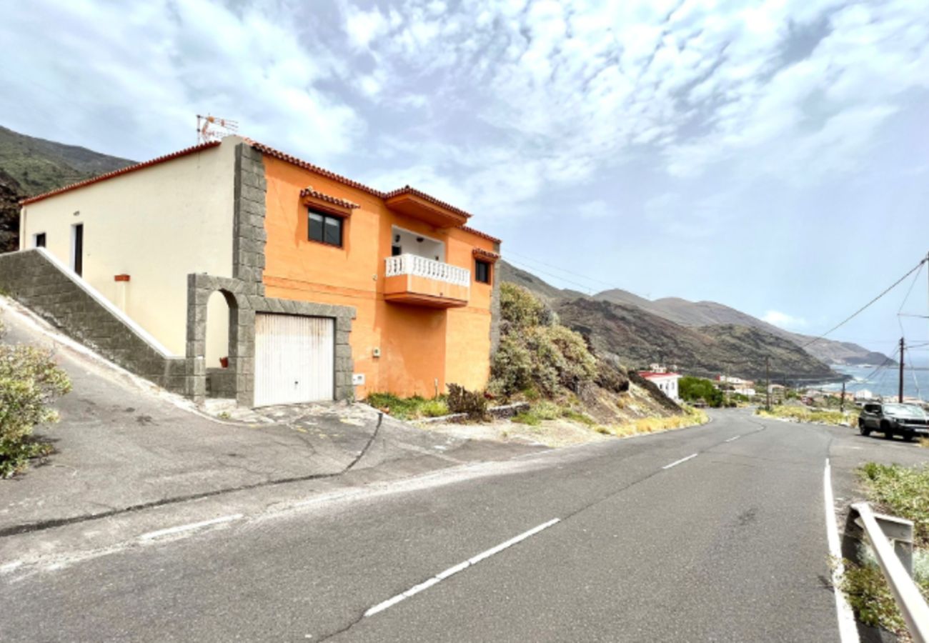 House in Timijiraque -  Cozy 2 bedroom house with beautiful sea views
