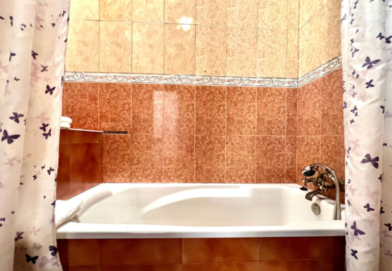 House in Timijiraque -  Cozy 2 bedroom house with beautiful sea views