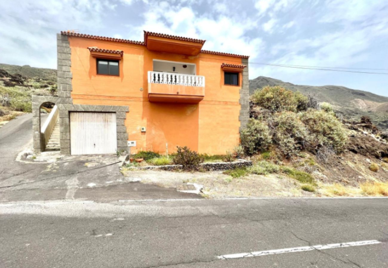 House in Timijiraque -  Cozy 2 bedroom house with beautiful sea views