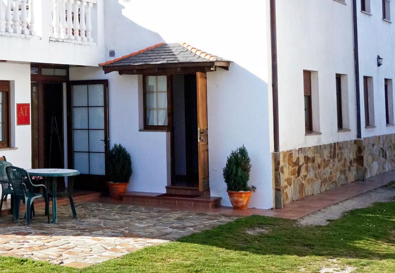 Rent by room in Valdés -  Comfortable Room 2 pax BBQ Garden