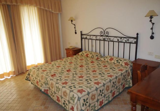 Aparthotel in Los Realejos - 2-Bedroom Apartment with Stunning Sea Views and Pool Aparthotel in Los Realejos - 2-Bedroom Apartment with Stunning Sea Views and Pool