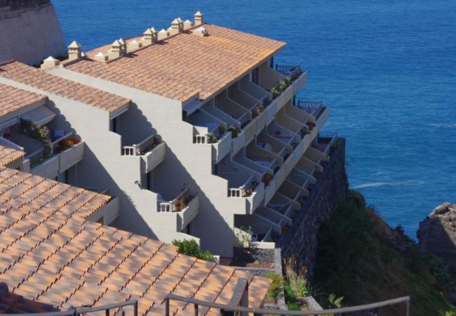 Aparthotel in Los Realejos - 2-Bedroom Apartment with Stunning Sea Views and Pool Aparthotel in Los Realejos - 2-Bedroom Apartment with Stunning Sea Views and Pool