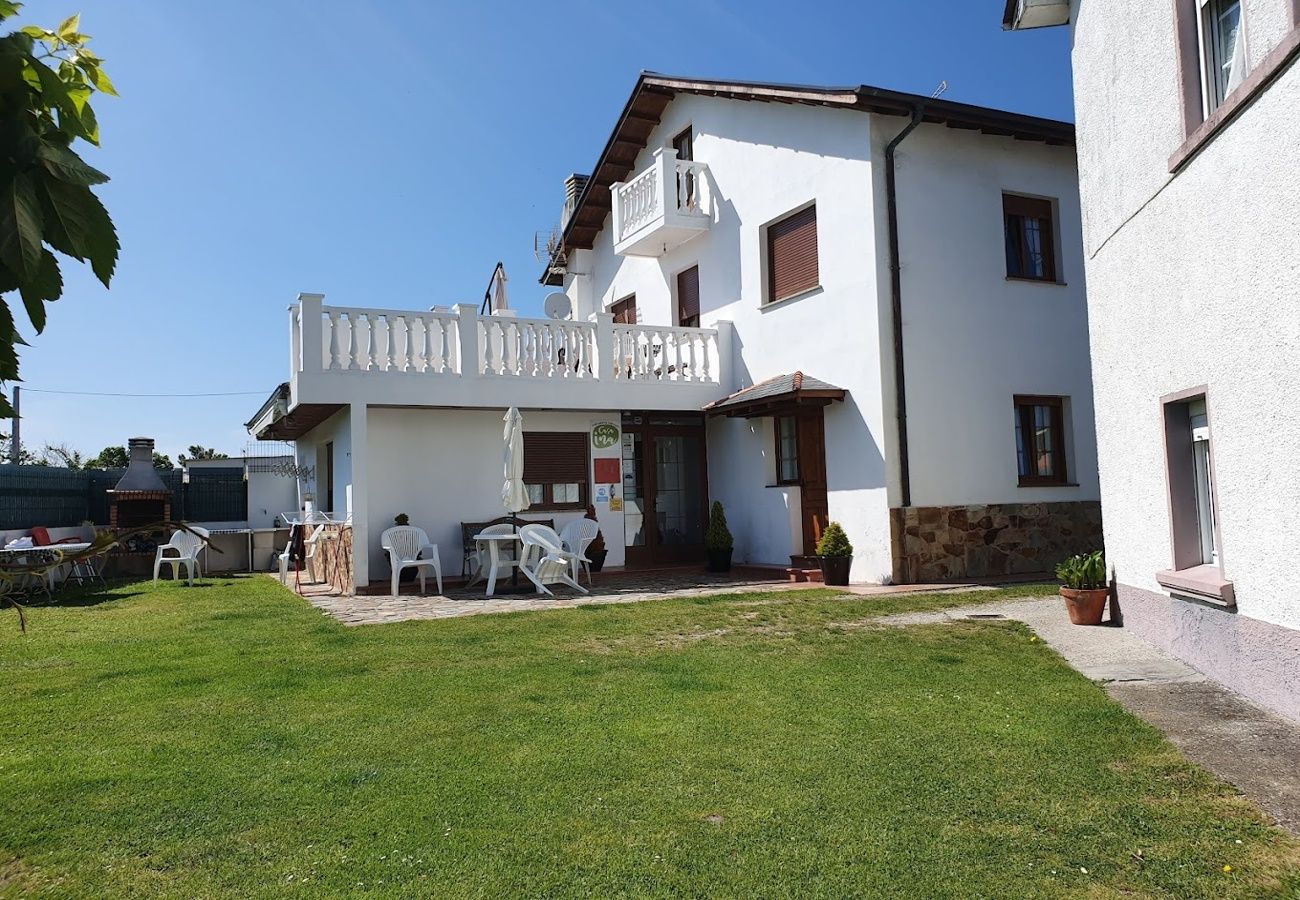 Apartment in Valdés - Beautiful house for 6 people - BBQ - Garden