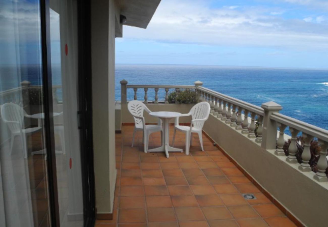 Apartment in Los Realejos - Beautiful cliff-top suite with fabulous sea views, terrace and pool
