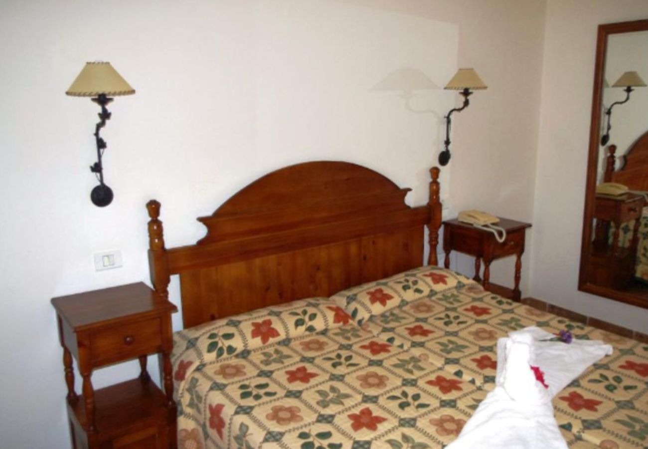 Apartment in Los Realejos - Beautiful cliff-top suite with fabulous sea views, terrace and pool