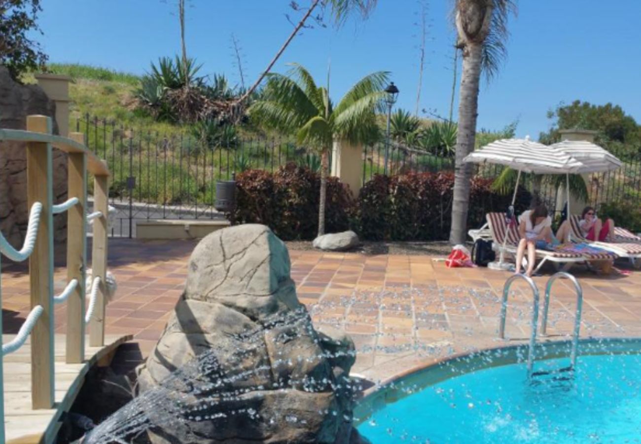 Apartment in Los Realejos - Beautiful cliff-top suite with fabulous sea views, terrace and pool