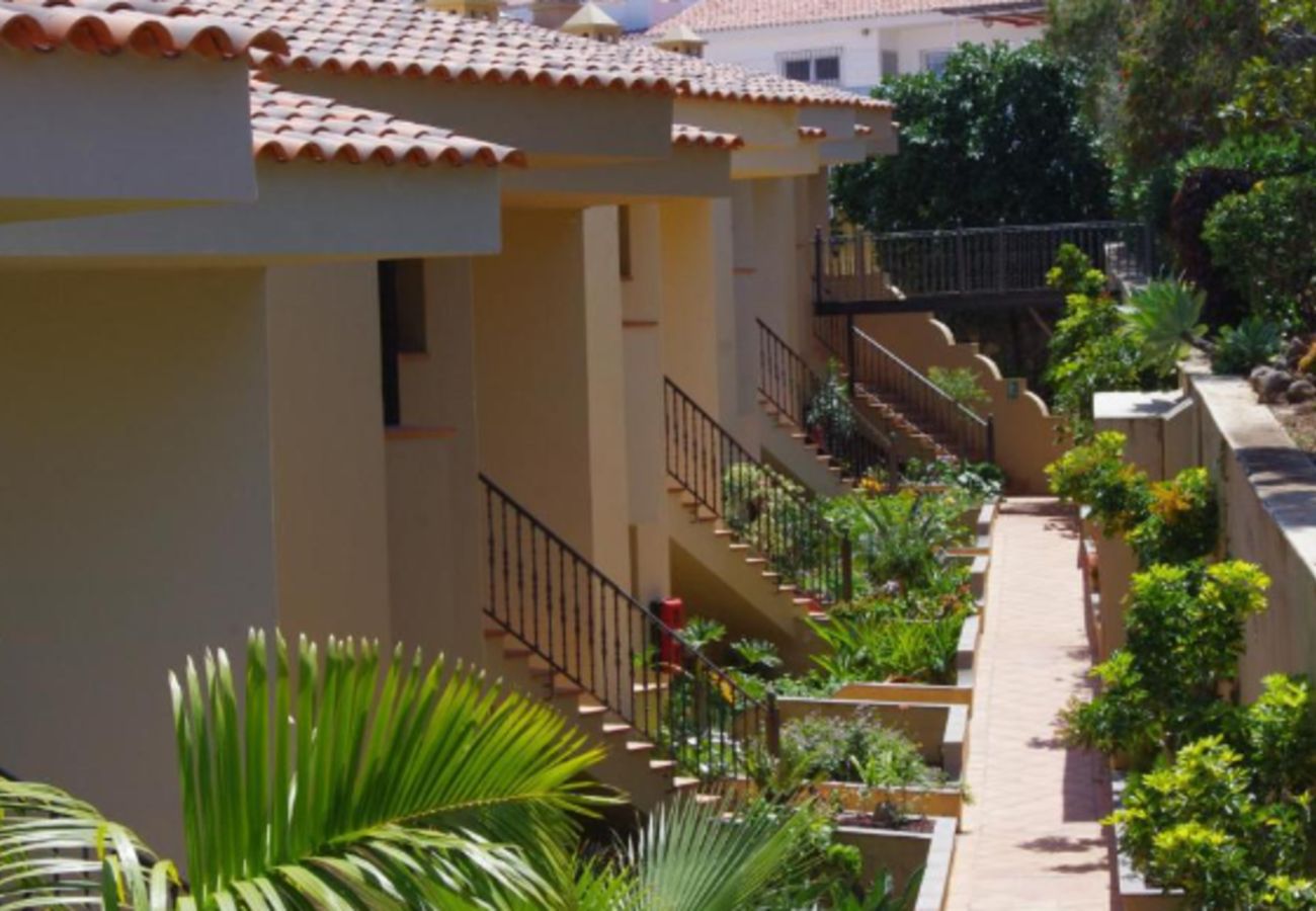 Apartment in Los Realejos - Beautiful cliff-top suite with fabulous sea views, terrace and pool