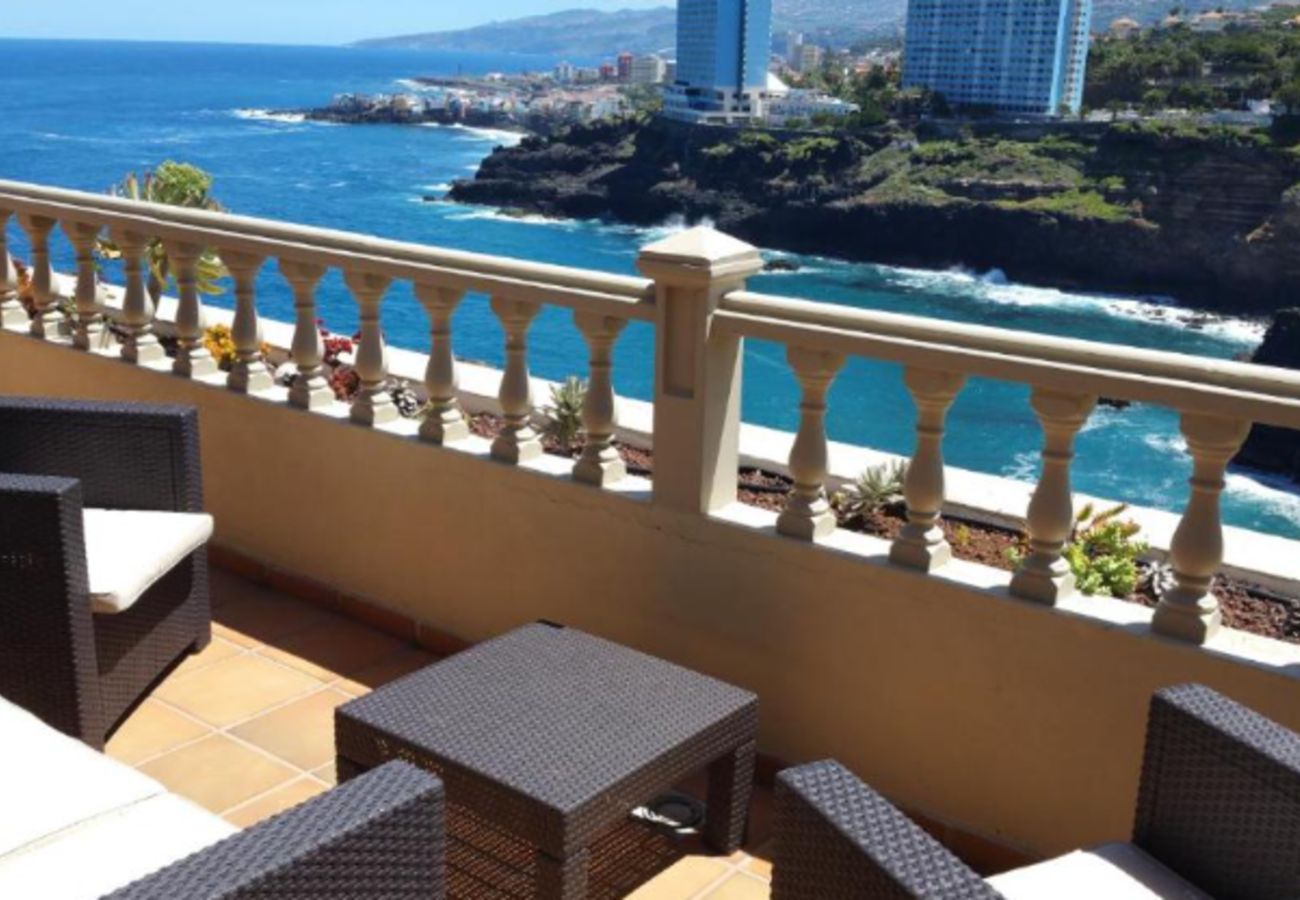 Apartment in Los Realejos - Beautiful cliff-top suite with fabulous sea views, terrace and pool