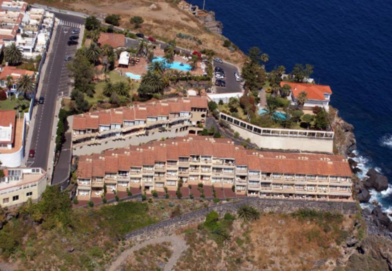 Apartment in Los Realejos - Beautiful cliff-top suite with fabulous sea views, terrace and pool
