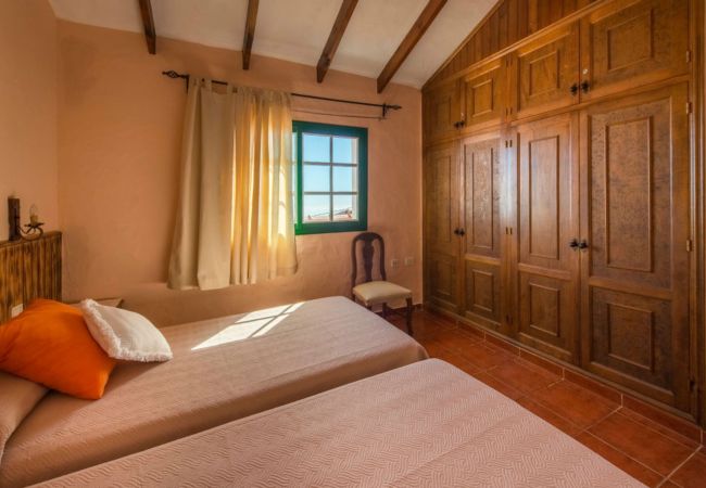 Cottage in Isora - Sea Views and BBQ in this Cozy Rural House Cottage in Isora - Sea Views and BBQ in this Cozy Rural House