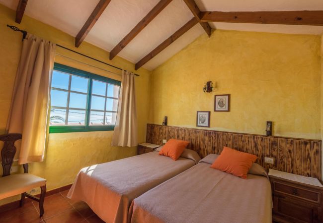 Cottage in Isora - Sea Views and BBQ in this Cozy Rural House Cottage in Isora - Sea Views and BBQ in this Cozy Rural House