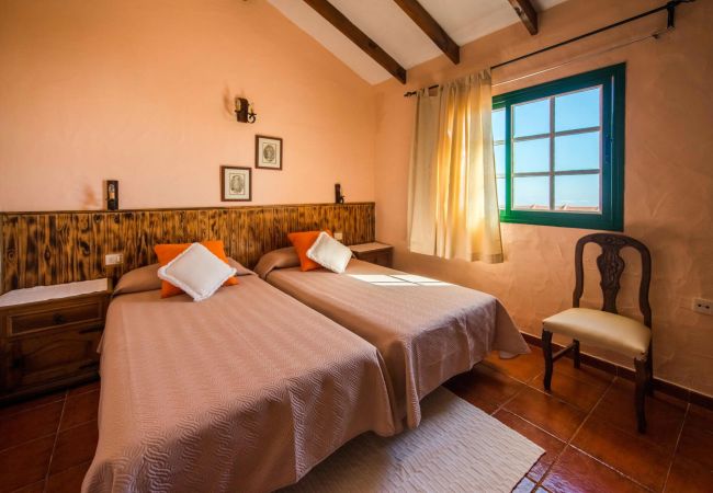Cottage in Isora - Sea Views and BBQ in this Cozy Rural House Cottage in Isora - Sea Views and BBQ in this Cozy Rural House