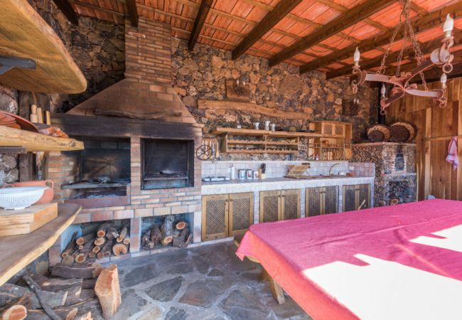 Cottage in Isora - Sea Views and BBQ in this Cozy Rural House Cottage in Isora - Sea Views and BBQ in this Cozy Rural House
