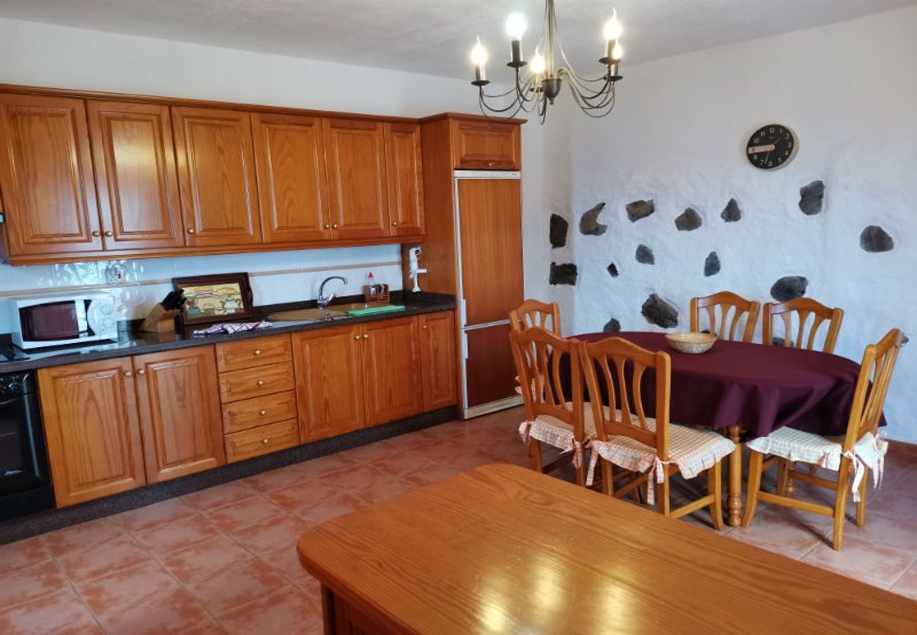 Cottage in Frontera - Fabulous House Located in the Village of Los Llanillos