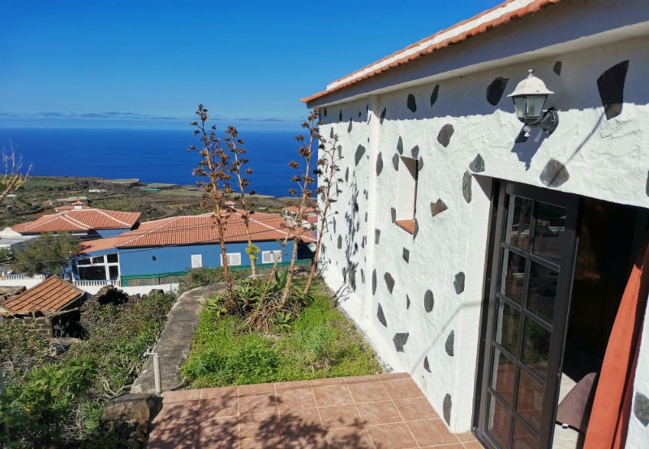 Cottage in Frontera - Fabulous House Located in the Village of Los Llanillos