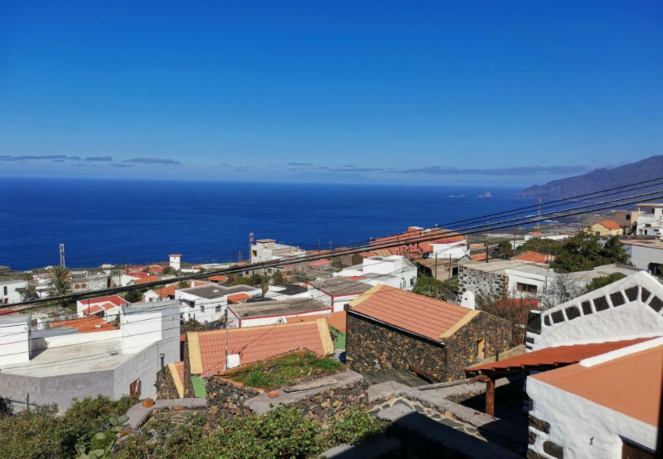 Cottage in Frontera - Modern country house in the village of Los Llanillos with beautiful views
