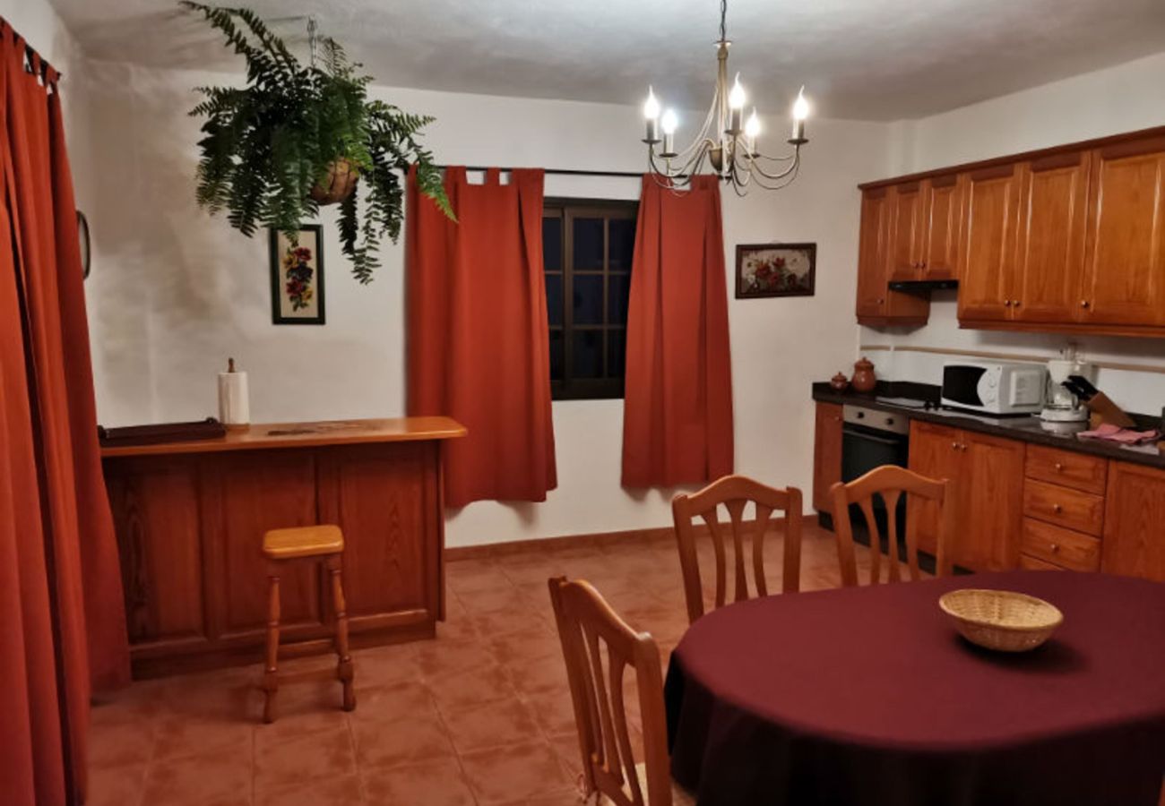 Cottage in Frontera - Modern country house in the village of Los Llanillos with beautiful views