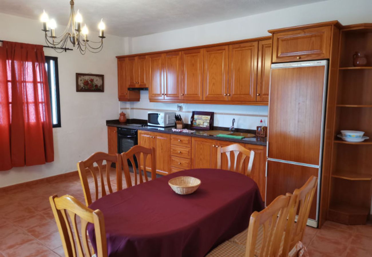 Cottage in Frontera - Modern country house in the village of Los Llanillos with beautiful views