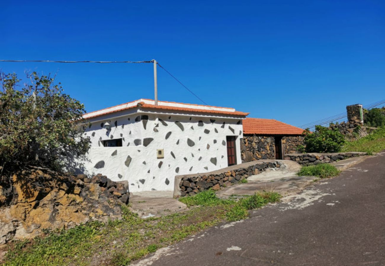 Cottage in Frontera - Modern country house in the village of Los Llanillos with beautiful views