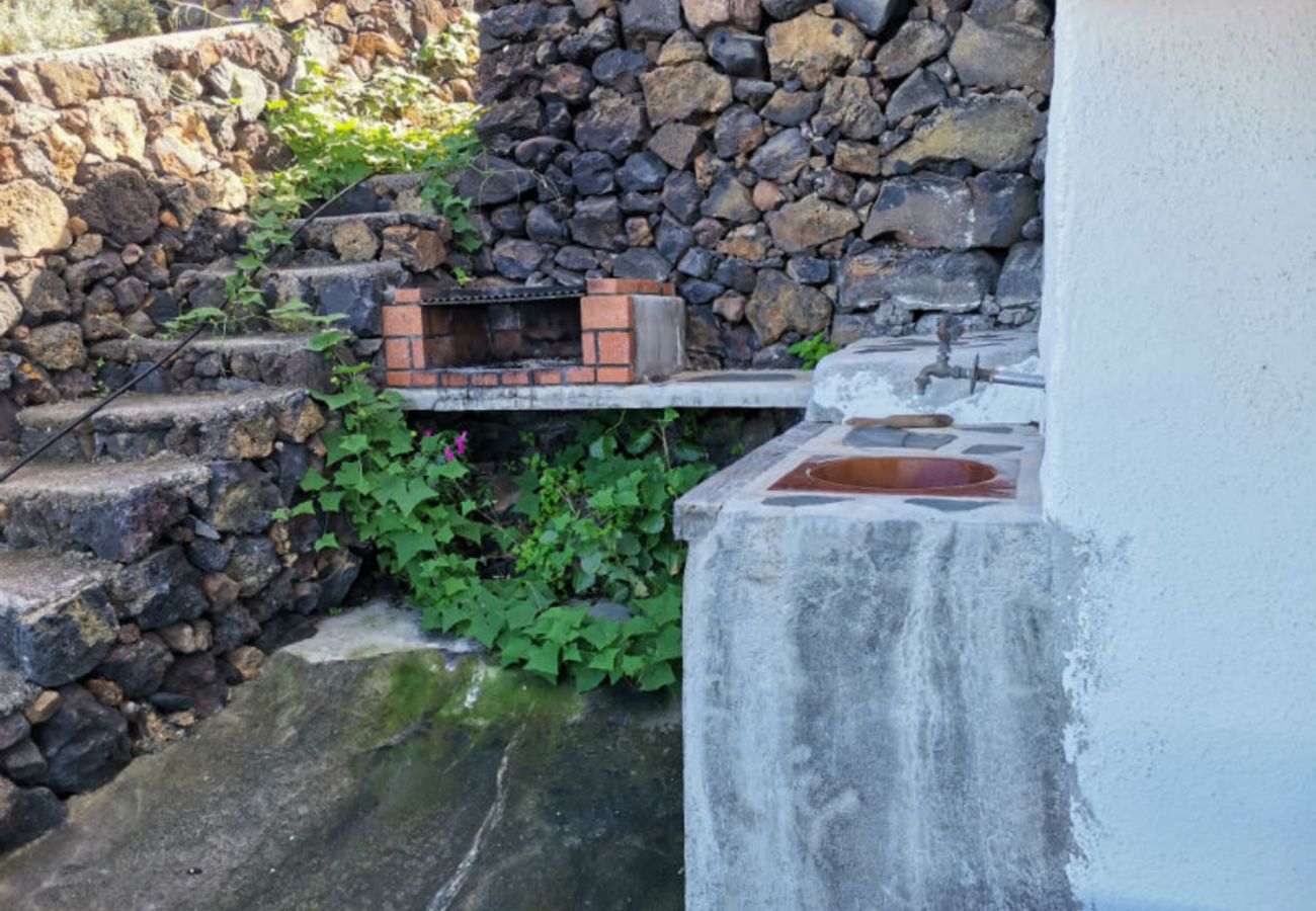 Cottage in Frontera - Modern country house in the village of Los Llanillos with beautiful views